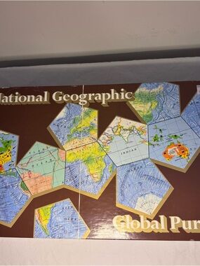 1987 National Geographic Global Pursuit Trivia Board Game